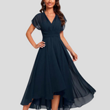 Jasmina – Tečeći i elegantni večernji haljin s V-izrezom